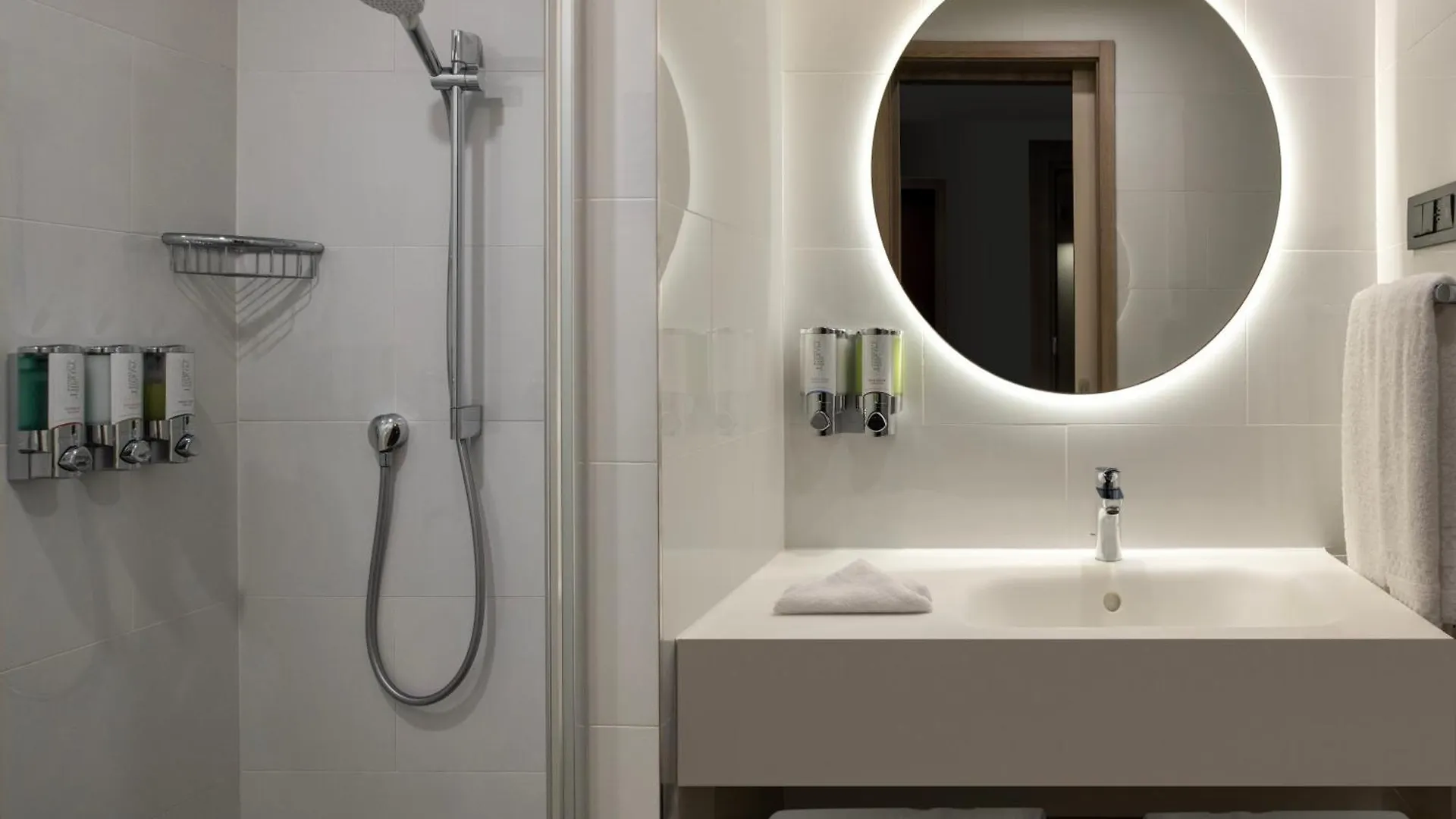 Hampton By Hilton Istanbul Merter 3*,